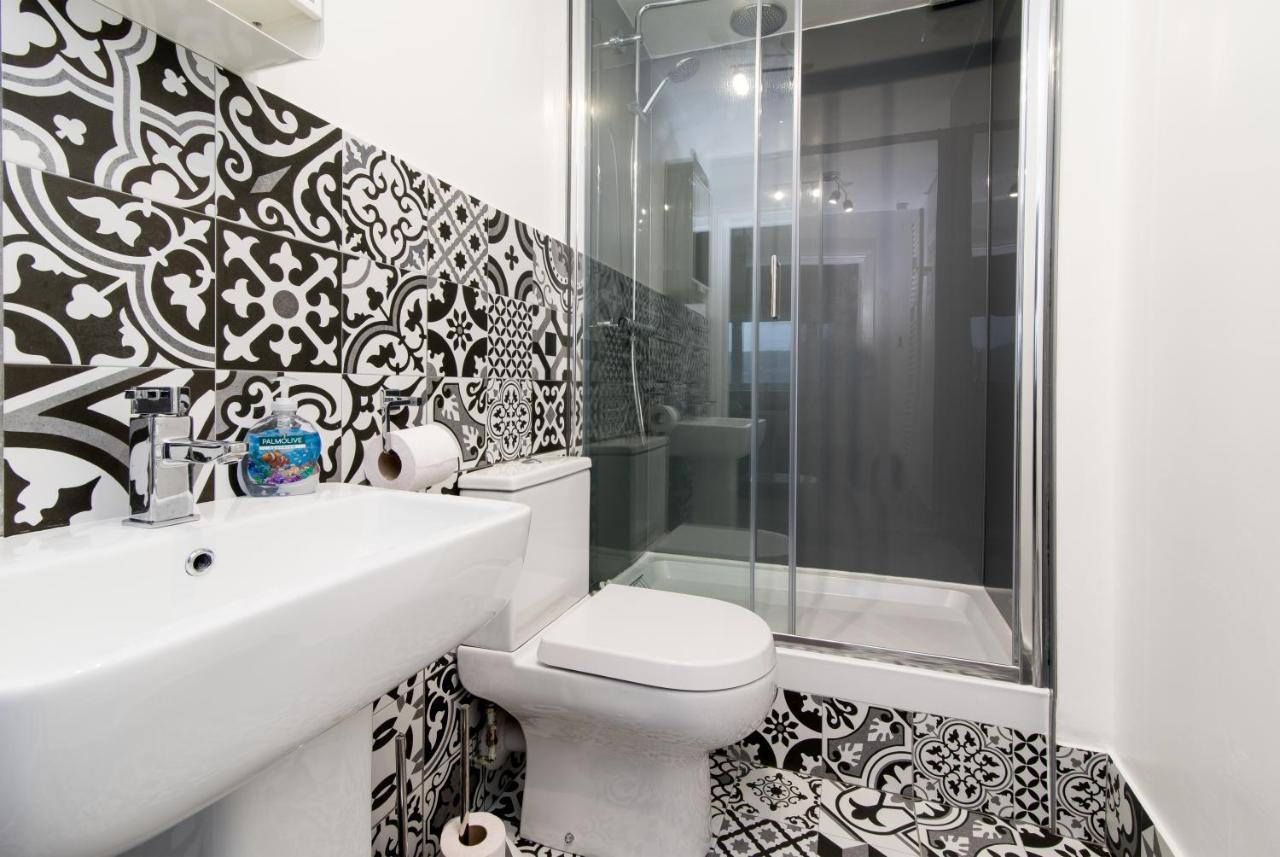 Immaculate 3 Bed House - Stunning Balcony Views Apartment Матлок Екстериор снимка