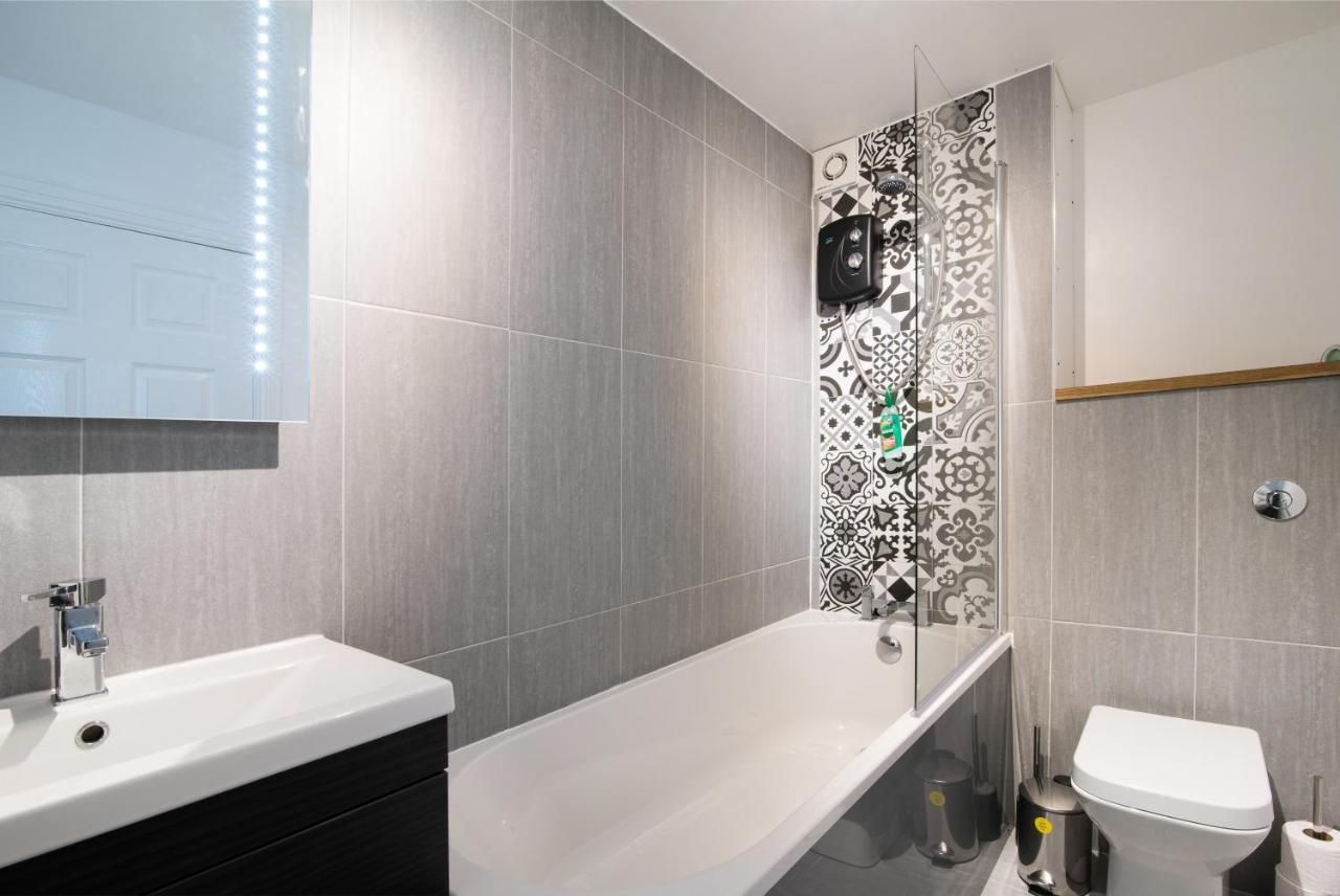 Immaculate 3 Bed House - Stunning Balcony Views Apartment Матлок Екстериор снимка