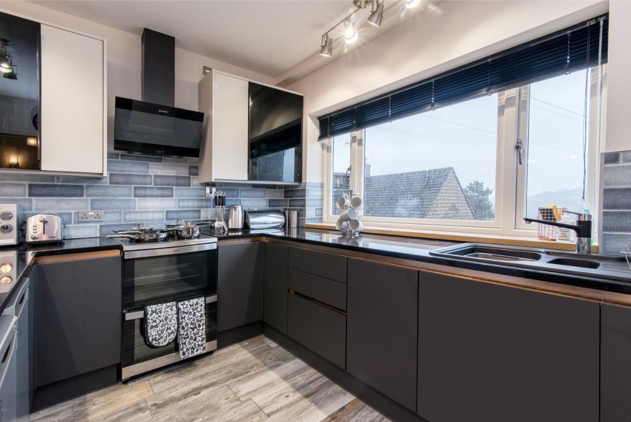 Immaculate 3 Bed House - Stunning Balcony Views Apartment Матлок Екстериор снимка
