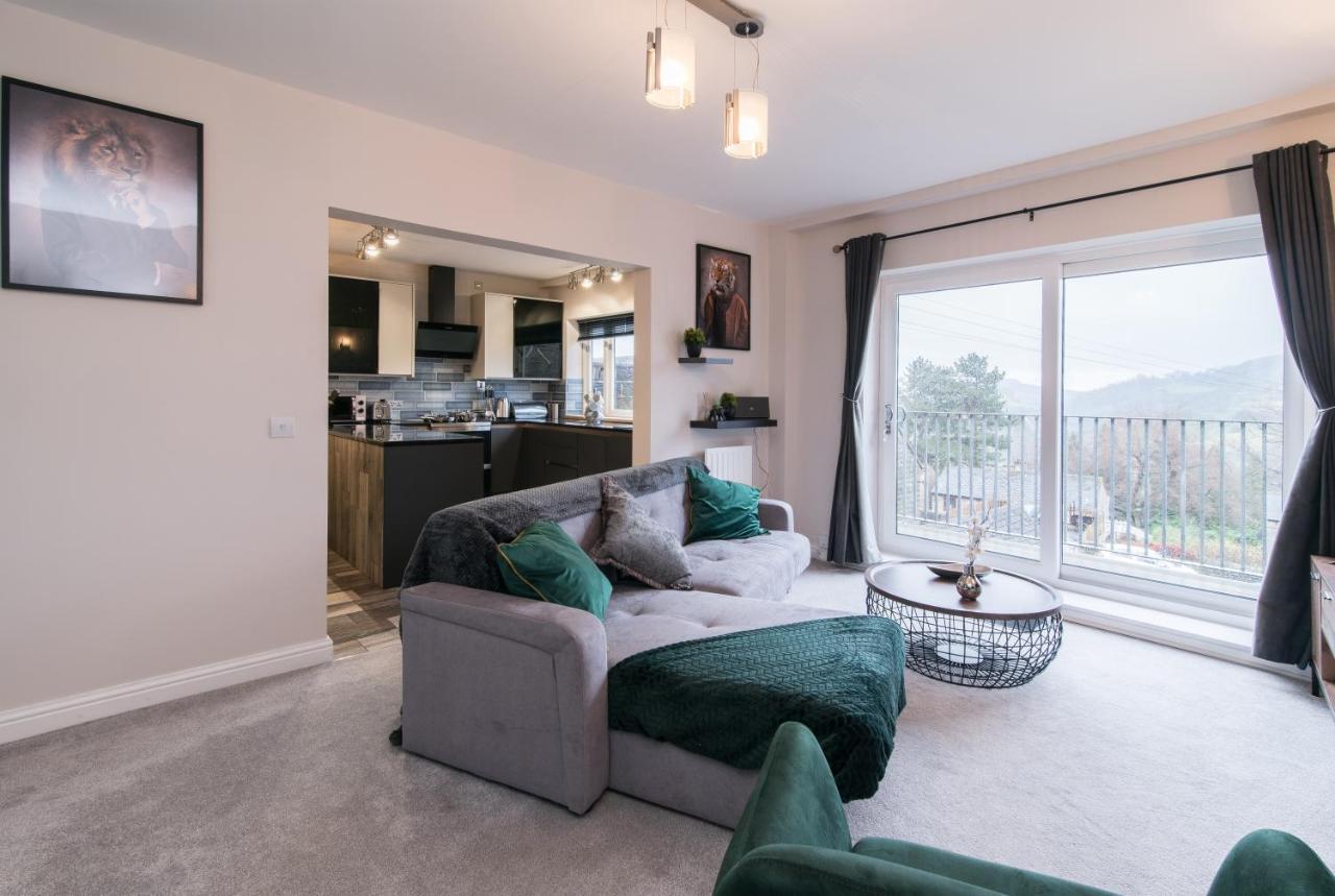 Immaculate 3 Bed House - Stunning Balcony Views Apartment Матлок Екстериор снимка